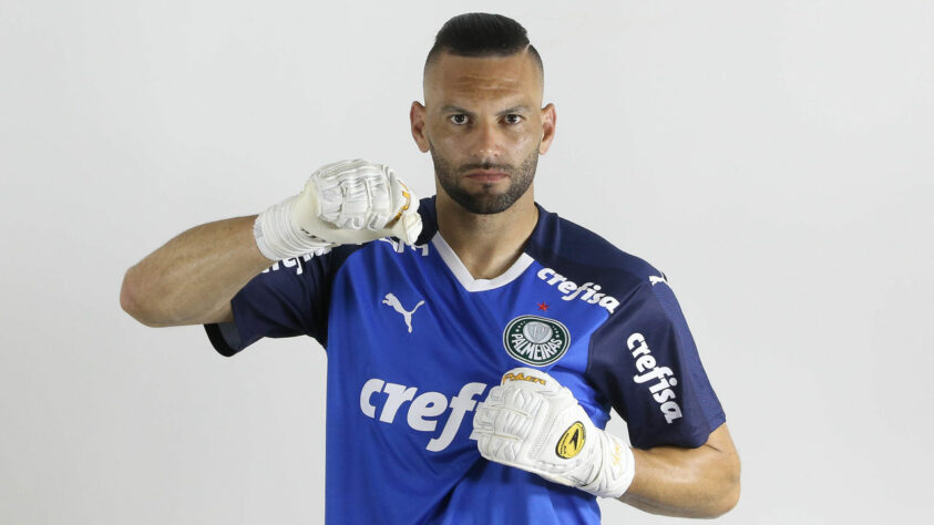 Camisa azul de goleiro, tradicional no clube. Também de 1999.