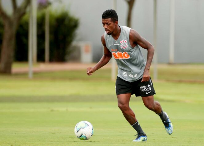 Último a ser contratado pelo Corinthians, Jonathan Cafú tem tido dificuldade para ganhar espaço ser relacionado para os jogos.