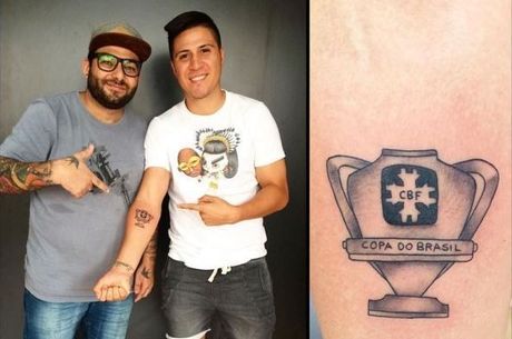 O atacante Cristaldo eternizou a conquista da Copa do Brasil de 2015, com o Palmeiras, com uma tatuagem no braço esquerdo.