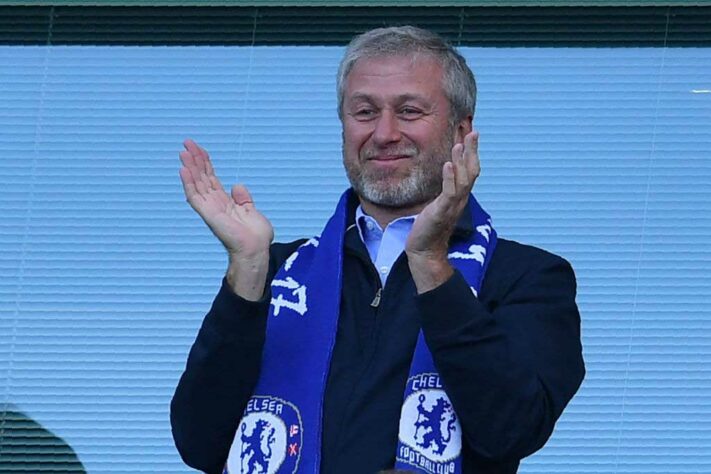 Roman Abramovich - Chelsea (Inglaterra) - Fortuna avaliada em: 9,6 bilhões de dólares (aproximadamente R$ 71,93 bilhões) - Fonte da renda: Louis Dreyfus Group