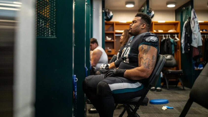 9. Brandon Brooks (Philadelphia Eagles): Brooks é um dos guards mais fora-de-série na NFL em toda sua carreira. Com quatro temporadas com nota acima de 85,0 no PFF e três Pro Bowls, ele está relativamente baixo nesta lista por ter perdido a temporada inteira de 2020 por lesão. Se ele estiver 100% em forma este ano, tem grandes chances de subir ao Top 5.