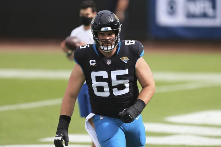 4. Brandon Linder (Jacksonville Jaguars): O membro da linha ofensiva dos Jaguars atingiu cinco temporadas seguidas com nota acima de 75 no índice do PFF após receber  exatos 80,0 em 2020. A grande questão para Linder, agora, é manter-se saudável, já que esteve ausente do time por lesão em três dos últimos quatro anos. Ainda assim, vem despontando como um dos melhores de sua posição.