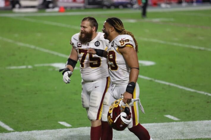 3. Brandon Scherff (Free Agent/Washington Football Team): O atleta de Washington é mais um free agent que chega à lista, e que espera receber um contrato recheado nesta intertemporada. Em seis anos no time da capital, ele foi Pro Bowler quatro vezes, e em 2020 recebeu as honras de First-team All-Pro, além de uma nota 84,1 no PFF.