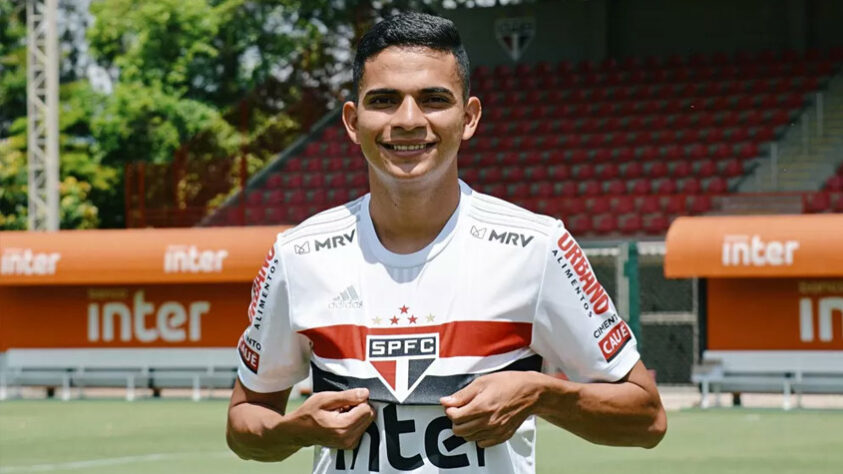 JOGADORES CONTRATADOS - O primeiro reforço anunciado pela gestão Casares foi o atacante Bruno Rodrigues. que chega por empréstimo da Ponte Preta até dezembro – com possibilidade de compra ao término deste período.