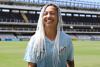 A atacante Byanca Brasil, ex-Internacional, é o principal reforço para a temporada. Ela é a recordista de gols do Brasileiro Feminino.