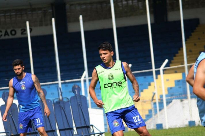 FECHADO - O zagueiro Caetano é a novidade do São Caetano para a disputa do Campeonato Paulista. O jogador de 21 anos de idade chega por empréstimo junto ao Corinthians e permanece na equipe até o final da competição estadual. O atleta chega para reforçar o setor defensivo, podendo atuar tanto como zagueiro como lateral-esquerdo.  Apesar da juventude, Caetano tem no currículo, além do Timão, grandes equipes do futebol nacional, como Vasco e Botafogo - ainda na base - e o Oeste. Tendo as características a imposição física e a qualidade no passe, Caetano espera ajudar o São Caetano a voltar aos momentos de destaque nacional do início do século.