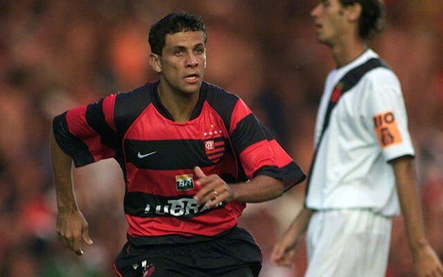 2003 - O Flamengo usou o mesmo uniforme na temporada seguinte.