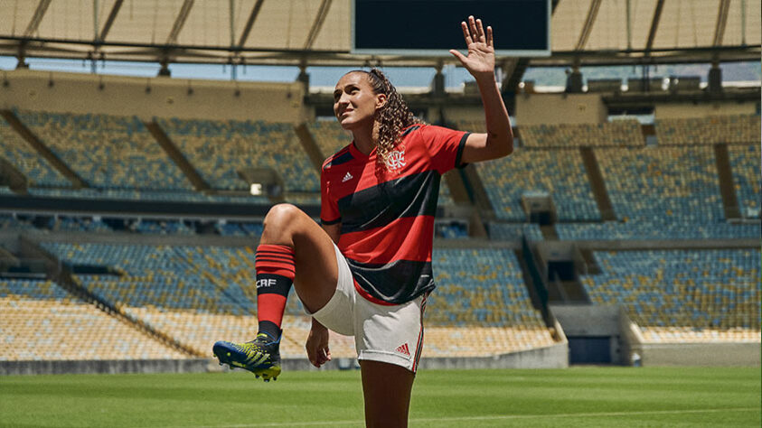 GALERIA: Veja fotos da nova camisa titular do Flamengo