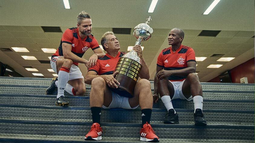 GALERIA: Veja fotos da nova camisa titular do Flamengo