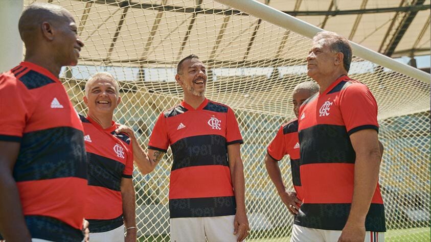 Veja imagens da nova camisa titular do Flamengo