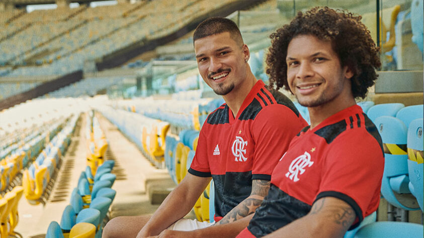 Veja imagens da nova camisa titular do Flamengo