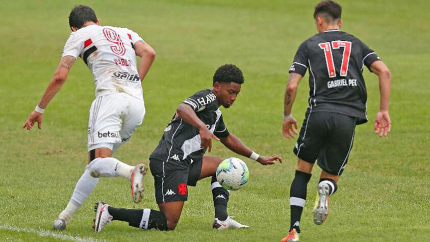Cayo Tenório - subiu: atuação regular no primeiro jogo, e com frequência no apoio no segundo. Pode se consolidar como a primeira opção a Léo Matos.