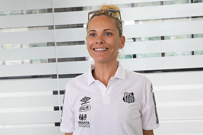 A técnica Christiane Lessa é uma das novidades das Sereias da Vila para 2021. Com passagens por Estados Unidos e China, ela assumiu a vaga de Guilherme Giudice e vai contar com muitos reforços para buscar títulos.