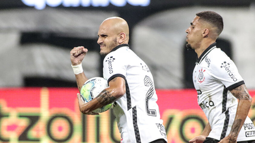 Em confronto direto visando uma vaga na pré-Libertadores, o Corinthians se reencontrou com a vitória ao bater, na Neo Química Arena, o Ceará, por 2 a 1, na noite desta quarta-feira (3), pela 34ª rodada do Brasileirão. O técnico Vagner Mancini escalou o Timão de forma diferente, e fez o meio-campo jogar de forma mais leve e, mesmo tendo saído atrás, a equipe de Parque São Jorge conseguiu virar a partida ainda no primeiro tempo, sem grandes sofrimentos. 