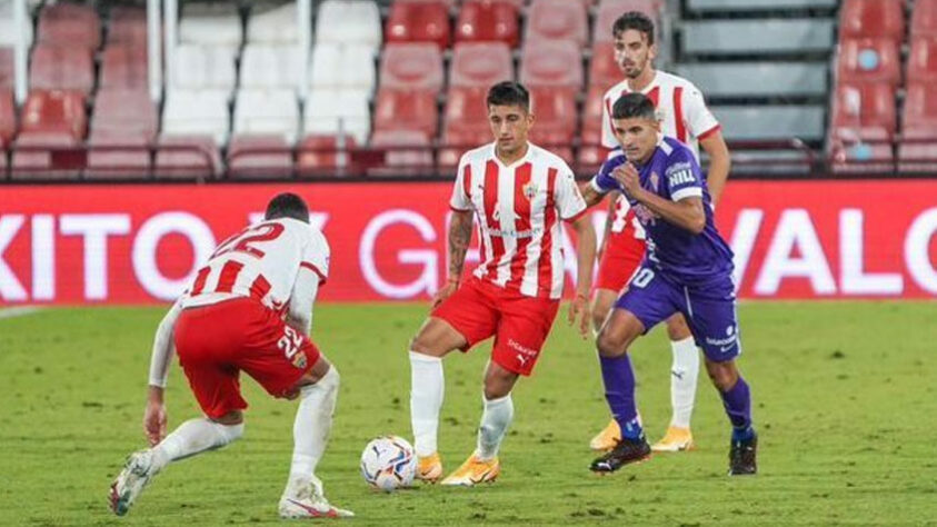 ESQUENTOU - O Flamengo monitora a situação do ponta-direita, Cristian Olivera, do Almería. O Fla já iniciou conversas para o atleta de 18 anos se juntar à equipe sub-20. O valor investido pelos espanhóis é um entrave, e as partes avaliam o melhor formato para avançar nas tratativas.