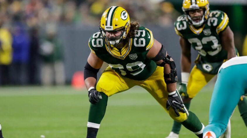 1. David Bakhtiari (Green Bay Packers): Com nota 91,8 no PFF, Bakhtiari foi eleito First-team All-Pro em 2020, a terceira vez na carreira, somando às duas em que chegou ao Second-team, além de três Pro Bowls. É o melhor da liga na proteção de passe enquanto saudável, e a final da NFC mostrou o quanto a linha ofensiva dos Packers depende dele protegendo o lado cego de Aaron Rodgers.