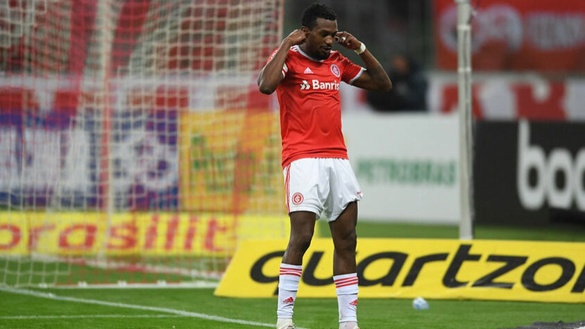 MELOU - O principal nome do Internacional atualmente é o volante Edenilson. Camisa 8 da equipe e responsável pelas melhores ações ofensivas, o jogador convive diariamente com sondagens do exterior. Em conversa com o "ge", João Patrício Hermmann informou que o Colorado não quer abrir mão do atleta e citou o momento complicado difícil que Edenilson viveu pós-perda do pênalti na Libertadores.