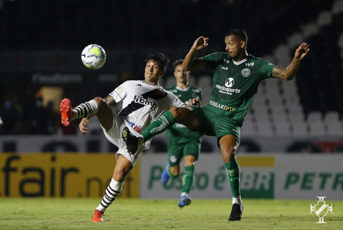 24º - Vasco 3x2 Goiás - Campeonato Brasileiro 2020. Carlinhos fez uma boa jogada, conduziu a bola e chutou de fora da área. Tadeu bateu roupa e Cano aproveitou.