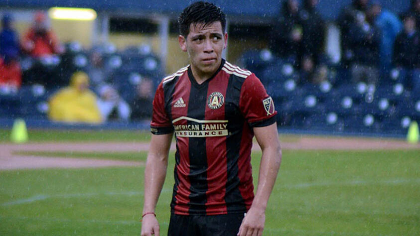 NEGOCIANDO - Após Ezequiel Barco quase acertar sua ida para o Internacional, o argentino teria decidido fechar com o River Plate. Segundo a imprensa argentina, o jogador teria tido uma conversa com Marcelo Gallardo, além do desejo de voltar à Argentina.