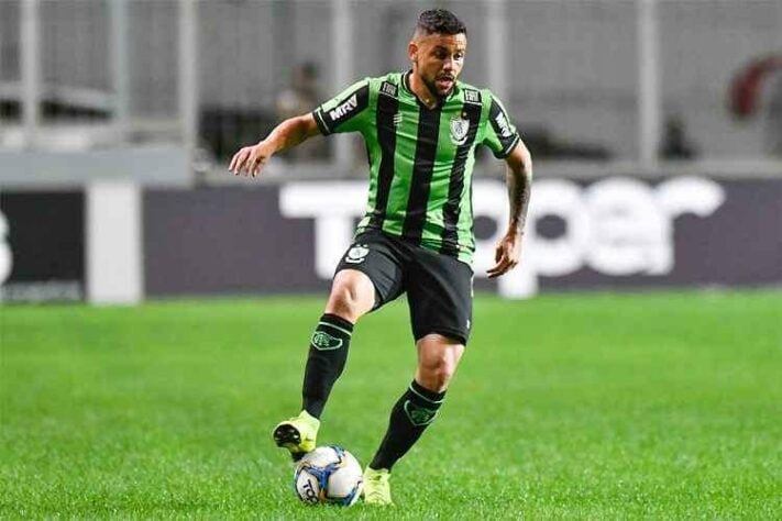 FECHADO - O América-MG anunciou a renovação de contrato com o atacante Felipe Azevedo. Agora, o novo vínculo do atleta vai até o fim da próxima temporada.  