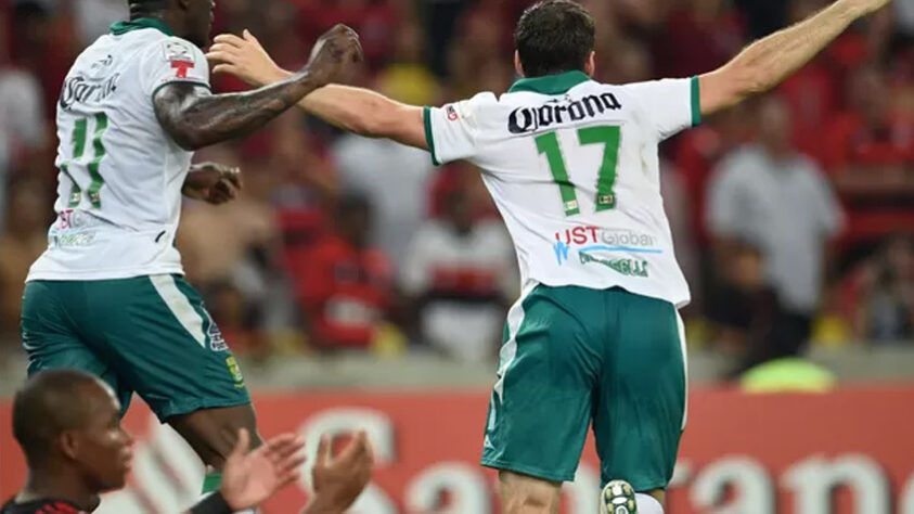 Foi a primeira eliminação do novo Maracanã. O Flamengo perdeu por 3 a 2 para o León-MEX e terminou na terceira colocação, com sete pontos, na Libertadores de 2014. Na ocasião, Bolívar e o próprio clube mexicano se classificaram.