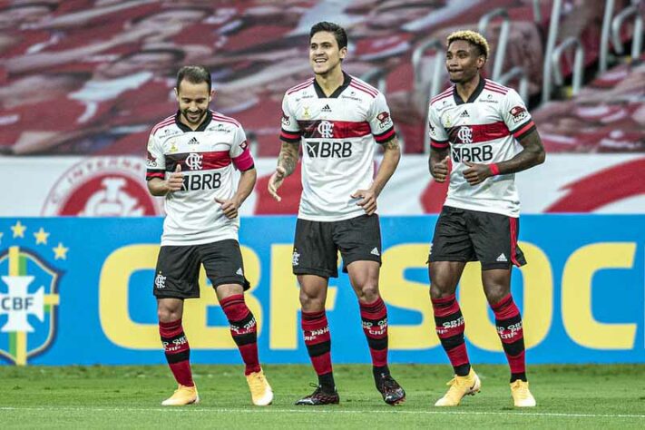 Além de ocuparem as primeiras posições da tabela, Internacional e Flamengo são donos dos melhores ataques do Brasileirão. O Rubro-Negro, com 65 gols a favor, lidera o quesito. O Colorado, por sua vez, vem logo atrás, com 60 gols marcados.