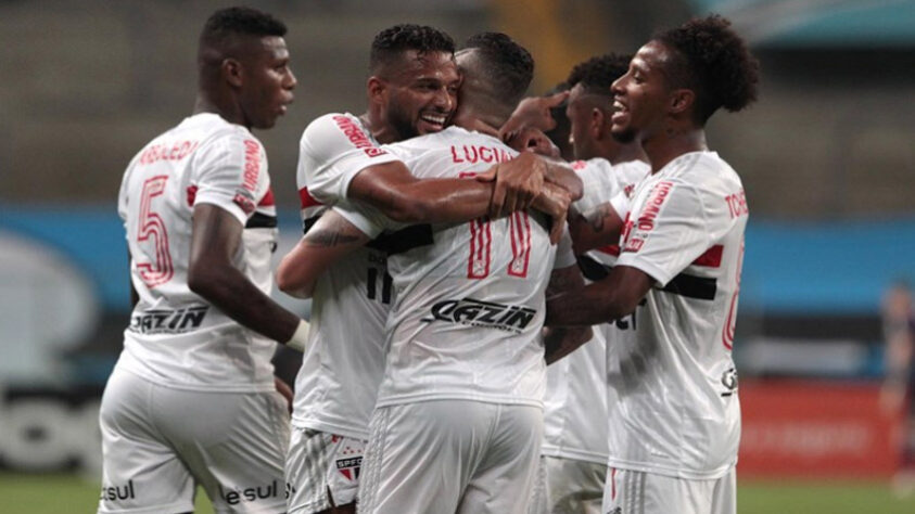 9º – SÃO PAULO: 25 pontos em 16 jogos. Sete vitórias, quatro empates e cinco derrota. Vinte e quatro gols marcados e vinte e três sofridos. 52.08% de aproveitamento.