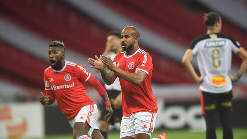 Internacional x Corinthians - Beira-Rio - PROVÁVEL INTERNACIONAL - Marcelo Lomba; Heitor, Lucas Ribeiro, Víctor Cuesta e Moisés; Rodrigo Dourado, Edenílson, Praxedes, Caio Vidal e Patrick; Yuri Alberto. Técnico: Abel Braga.