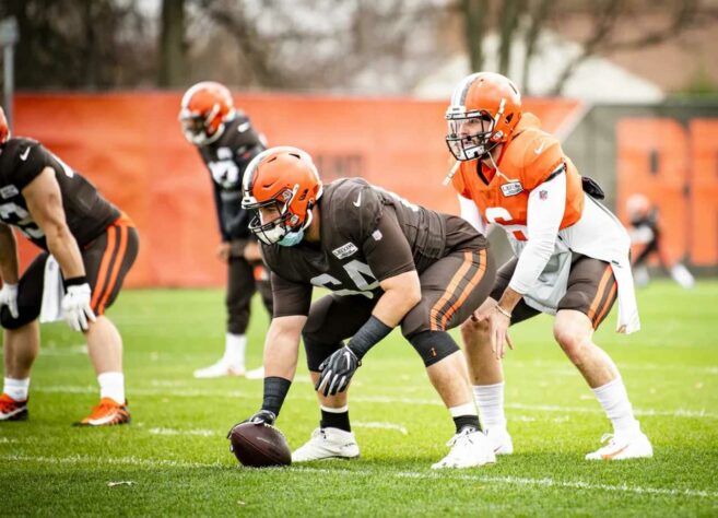 6. J.C. Tretter (Cleveland Browns): Tretter é a peça central da melhor linha ofensiva da NFL, ainda que não tenha indicações para o Pro Bowl. Com uma nota de 77,1 no PFF na temporada passada, ele se mantém como um jogador sólido por mais um ano consecutivo, fazendo valer cada centavo que os Browns pagaram em sua extensão em 2019.