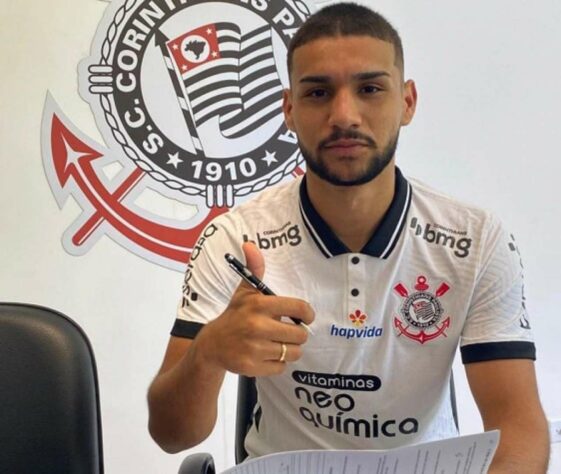 FECHADO - O atacante John Kléber é o novo reforço do Corinthians. O garoto, de 21 anos, já estava no clube desde 2019 por empréstimo para tratar de lesão, mas agora firmou um contrato definitivo válido por dois anos, com uma multa rescisória de cerca de R$ 120 milhões, após rescindir com a Ponte Preta. A informação foi divulgada primeiramente pelo GE e confirmada pelo LANCE!.