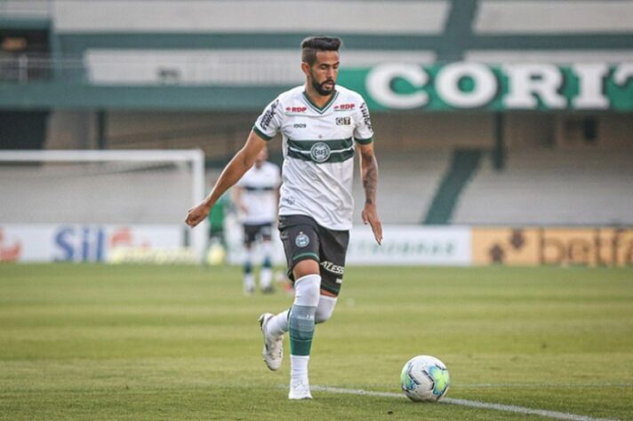 ESQUENTOU - Uma das carências do elenco do Botafogo na temporada, a lateral direita pode contar com um novo rosto em breve. Jonathan, do Coritiba, é um dos alvos do clube de General Severiano para a próxima temporada, como publicou primeiramente o "Ge". O LANCE! apurou que o Glorioso aparece como um dos favoritos para contratar o defensor de 28 anos.