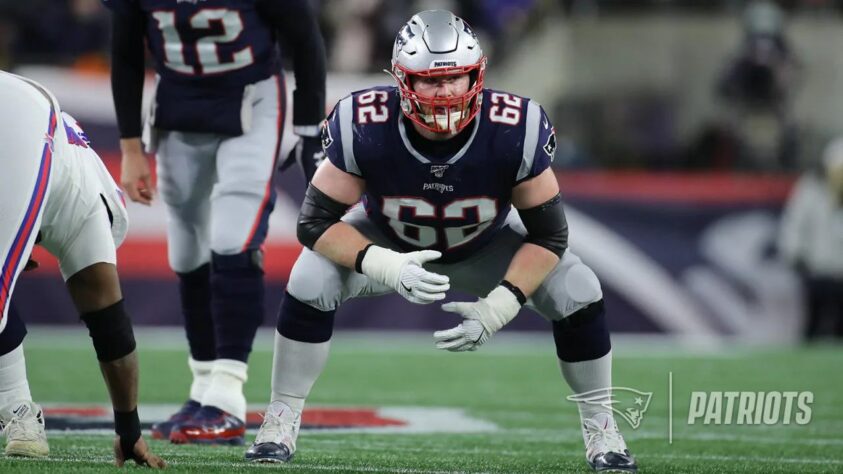 10. Joe Thuney (Free Agent/New England Patriots): Nossa lista de guards começa com um free agent. Thuney tem sido sólido na linha ofensiva dos Pats em todo seu contrato de calouro, tendo nota acima de 70 nos últimos quatro anos de acordo com o índice do Pro Football Focus (PFF), além de ter sido eleito ao segundo time do All-Pro. O guard deve receber um bom contrato em 2021.