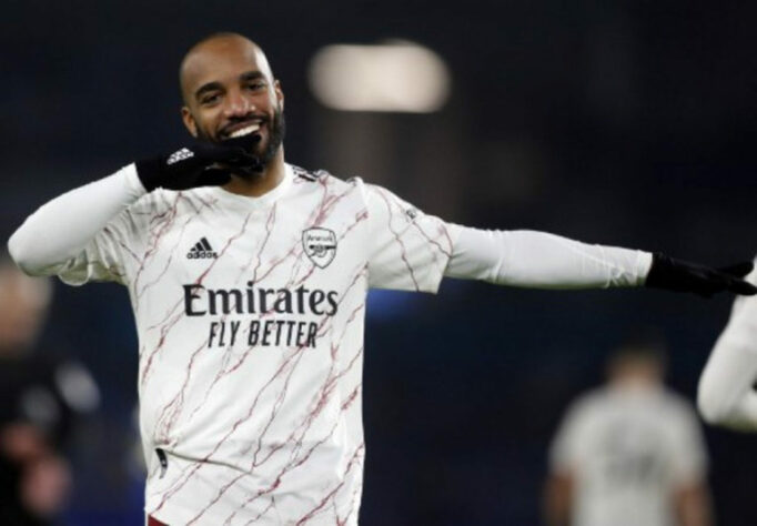 ESQUENTOU - De acordo com o portal Calciomercato, o atacante Alexandre Lacazette foi oferecido ao Milan. O contrato do francês com o Arsenal termina em junho de 2022 e ainda não houve uma manifestação de interesse pela renovação.