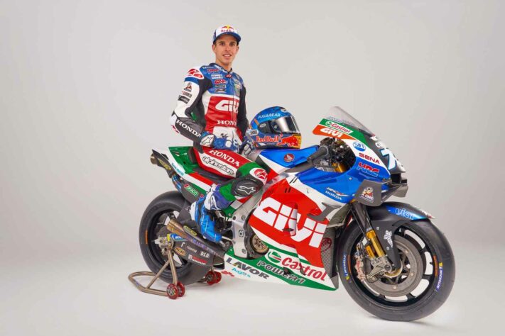 A moto de Márquez mostrou-se bem colorida, com tons de azul, verde, vermelho e detalhes brancos