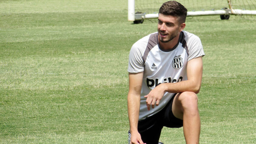 FECHADO - Se Renan Mota é reforço, dois jogadores deixam a Ponte Preta: o zagueiro Léo e o volante Bruno Reis. O primeiro encaminhou a sua ida para a Inter de Limeira, onde vai disputar o Paulistão. O segundo entrou em acordo com a diretoria e vai buscar um novo clube.