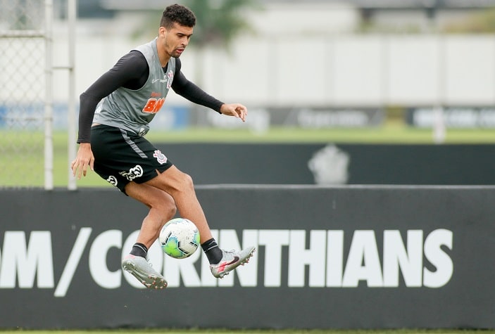 NEGOCIANDO - Em 2022, o zagueiro Léo Santos não deve atuar pelo Corinthians, sendo emprestado para outro time. Conversas com a Ponte Preta já estão avançadas.