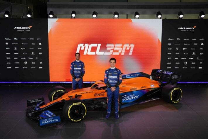 A McLaren MCL35M, carro para a temporada 2021, foi apresentada nesta segunda-feira (15) na sede da equipe, na Inglaterra (Por Grande Prêmio)