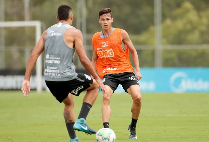 Matheus Araújo - meia - 18 anos - Chegou ao clube em 2019 e vinha atuando pelo sub-20 do Corinthians. Está na lista dos jogadores chamados por Mancini para treinar com o profissional.