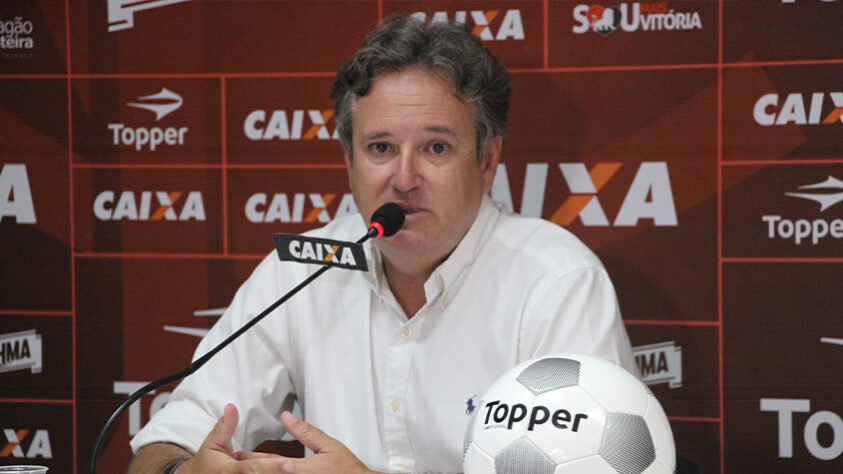 FECHADO - O Atlético-MG oficializou a contratação de Erasmo Damiani como novo gerente das categorias de base. Damiani chega para substituir Júnior Chávare, que foi demitido pela atual gestão.