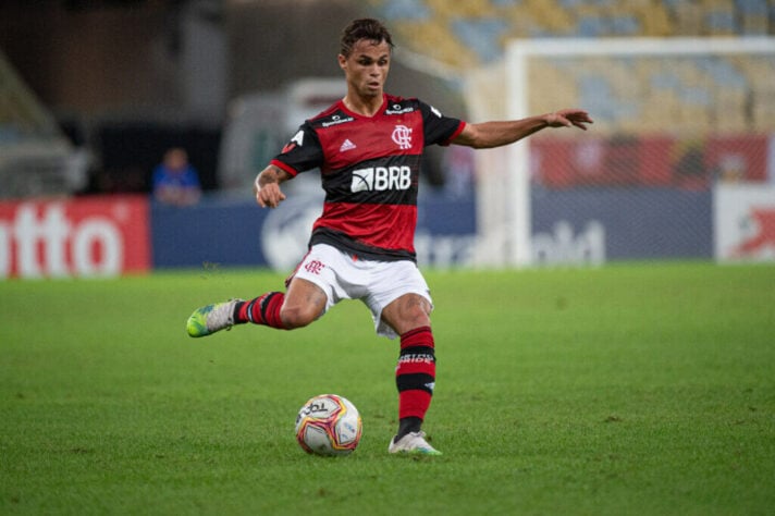 Michael brilhou com a camisa do Goiás, tendo sido eleito jogador revelação do Campeonato Brasileiro. No Flamengo desde 2020, o atleta não conseguiu conquistar seu espaço e está apagado no elenco da equipe. Seu contrato vai até o final de 2024.