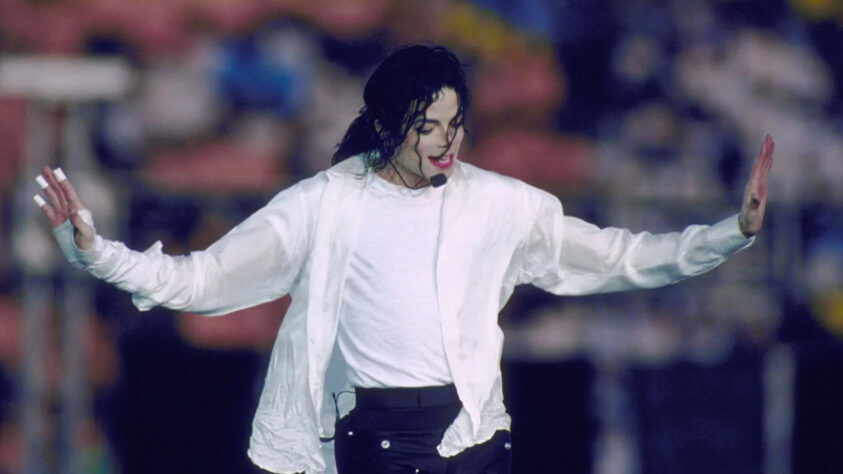 Super Bowl XXVII (1993) - Michael Jackson: o rei do pop foi o grande divisor de águas no espetáculo. Considerada uma das maiores audiências da história televisiva dos EUA, foi o ponto chave para que a NFL passasse a buscar estrelas para o show do intervalo.