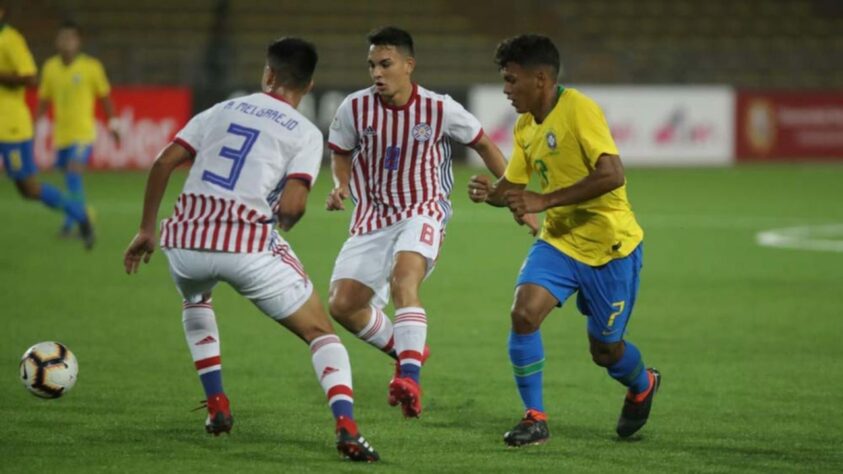 FECHADO - Atento ao mercado sul-americano para recrutar joias, o Flamengo acertou a contratação de Fabrizio Peralta, meio-campista de 18 anos, do Cerro Porteño. O contrato será por empréstimo até o fim do ano, com opção de compra. As informações iniciais são da rádio paraguaia "ABC Cardinal".