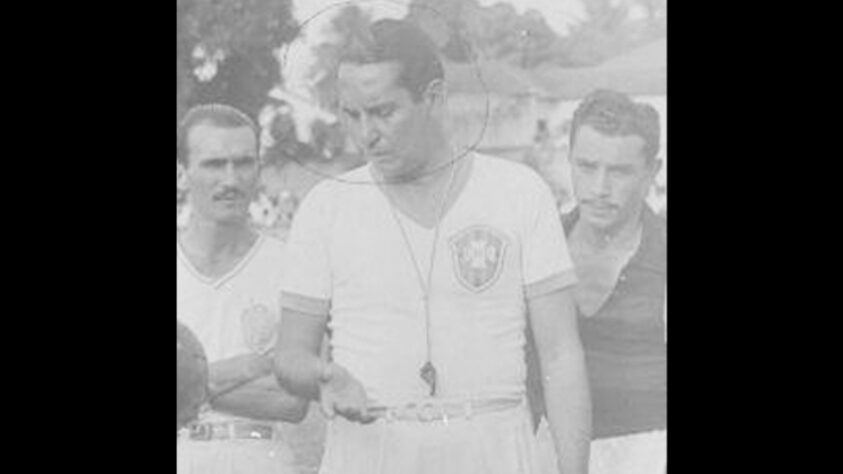 Náutico: Palmeira – De acordo com o pesquisador Adethson Leite, Palmeira é o técnico que mais comandou o Timbu. Entre 1950 e 1960 foram 221. Ele é seguido por Duque, Roberto Fernandes, Orlando Fantoni e Umberto Cabelli.