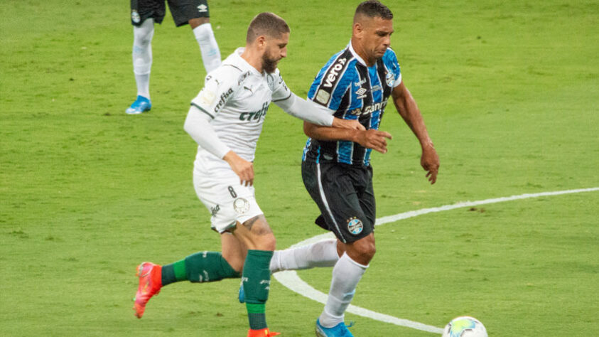 Nesse domingo (28), Grêmio e Palmeiras se enfrentaram pela primeira partida da final da Copa do Brasil de 2020. Jogando fora de casa, o Alviverde venceu o Imortal e agora traz a vantagem de 1 a 0 para o jogo final, em São Paulo. Listamos os resultados dos primeiros jogos das finais de todas as edições da Copa do Brasil, e quem foi o campeão do torneio no final da partida de volta. Confira!