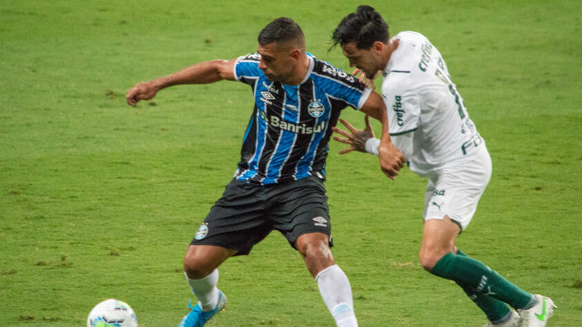 Grêmio: Sobe/Pressão – Quando teve um jogador a mais, soube pressionar o Palmeiras e incomodou muito a defesa adversária, quase chegando ao empate. Desce/Falta de repertório – Em sua própria casa, o time não apresentou repertório ofensivo para dominar o Alviverde e nem sequer conseguiu um empate mesmo após a expulsão de Luan.