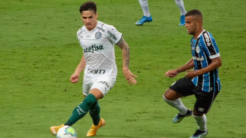 A vitória do Palmeiras sobre o Grêmio no jogo de ida da final da Copa do Brasil passou pelas excelentes atuações de Raphael Veiga e do zagueiro Gustavo Gómez, os protagonistas do gol da partida. Ambos brilharam intensamente no confronto (por Nosso Palestra)