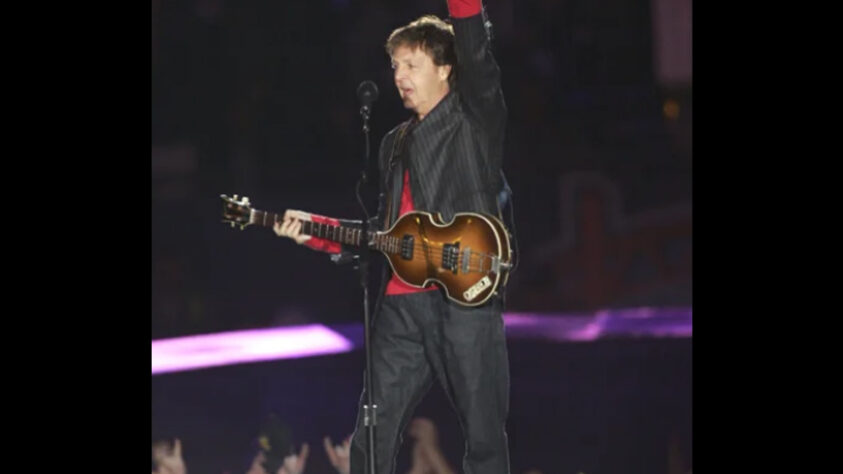 Super Bowl XXXIX (2005) - Paul McCartney: O ex-beatle foi selecionado pela NFL como uma escolha “segura” após o escândalo do ano anterior envolvendo Justin Timberlake e Janet Jackson. O músico inglês tocou alguns de seus grandes sucessos na noite em que Tom Brady conquistou seu terceiro troféu, enfrentando Andy Reid.