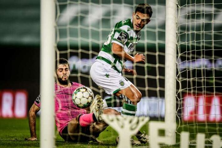 ESQUENTOU - O Liverpool entrou em contato com as pessoas próximas ao meio-atacante Pedro Gonçalves, do Sporting e comparado com Bruno Fernandes, e o clube deve fazer uma proposta pelo português, segundo o “Record”. O atleta tem uma cláusula de rescisão contratual de 53 milhões de libras (R$ 342 milhões) e foi contratado pelos Leões nesta temporada, com contrato até 2025.