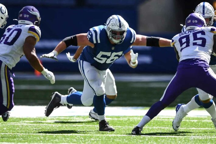 1. Quenton Nelson (Indianapolis Colts): Um sack cedido nos últimos dois anos, nota de 86,2 no PFF em 2020, 91,2 no ano anterior. Quenton Nelson tem apenas três anos de experiência na NFL, mas foi Pro Bowler e First-team All Pro em todos os três. A hype que o levou à sexta escolha geral no draft de 2018 é 100% justificada, à medida que ele caminha para ser um dos melhores da história na posição.