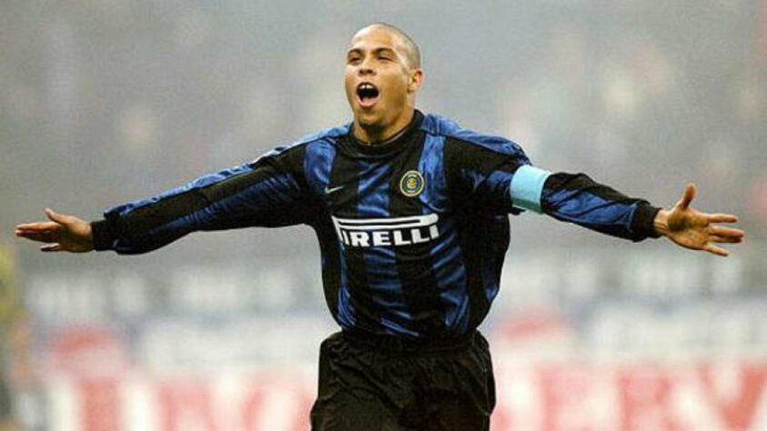 8º lugar: Ronaldo - Do Barcelona para a Inter de Milão (1997) - Valor: €26,5 milhões - Após se destacar na Espanha, foi para a Internazionale para ser a grande peça de ataque do time e escreveu o seu nome na história do futebol.